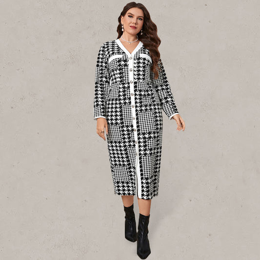 Women’s Plus Size Plaid Pattern Long Sleeve V Neck Textured Button Front Shift Dress